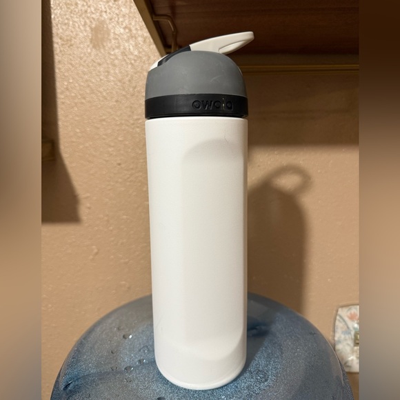 Owala Water bottle - Picture 1 of 2